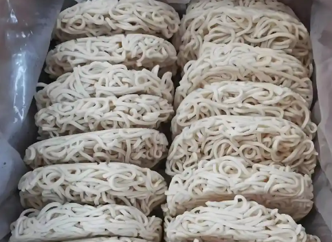 冷凍熟面行業(yè)變革：從傳統(tǒng)痛點到智能制造的新機(jī)遇